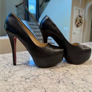 Elegant Black High Heels Sz 9 1/2 $40